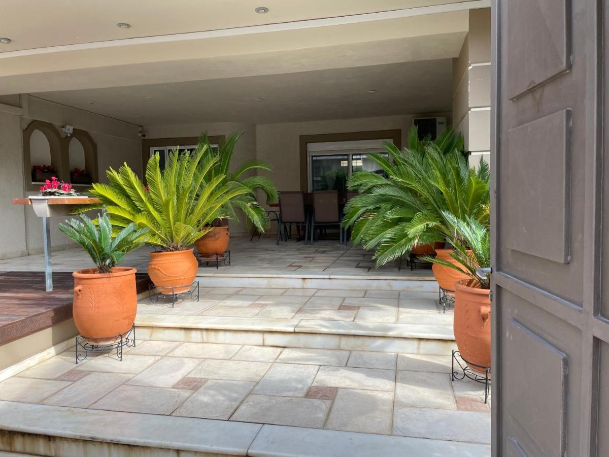 Triptolemus Stay Inn إلفسينا المظهر الخارجي الصورة